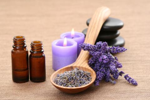 https://pixabay.com/photos/lavender-oil-candles-stones-herbs-5562278/